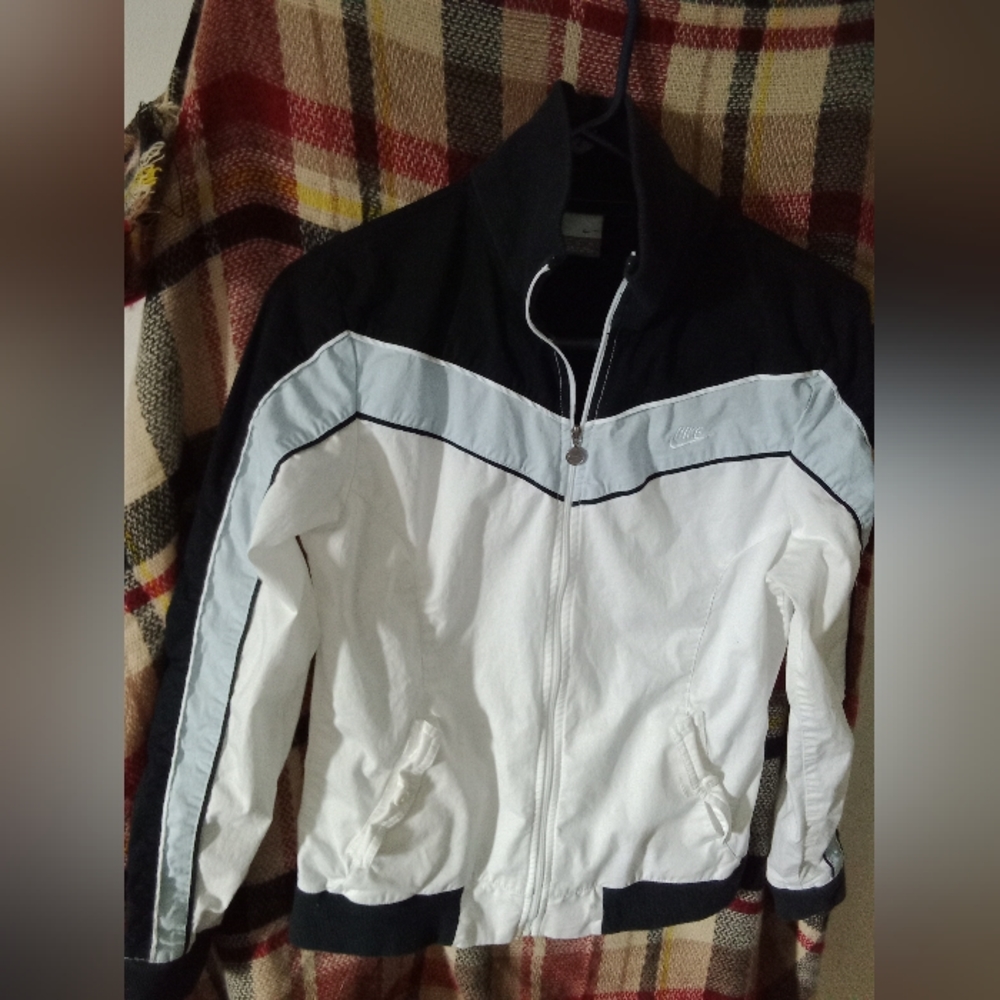 Nike jacket - Picture 2 of 3